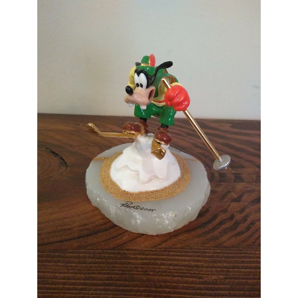 2005 RARE RON LEE DISNEY GOOFY SKIING SCULPTURE